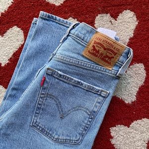 Levi’s Ribcage Straight